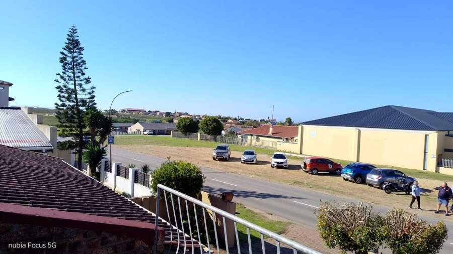 3 Bedroom Property for Sale in Wavecrest Eastern Cape